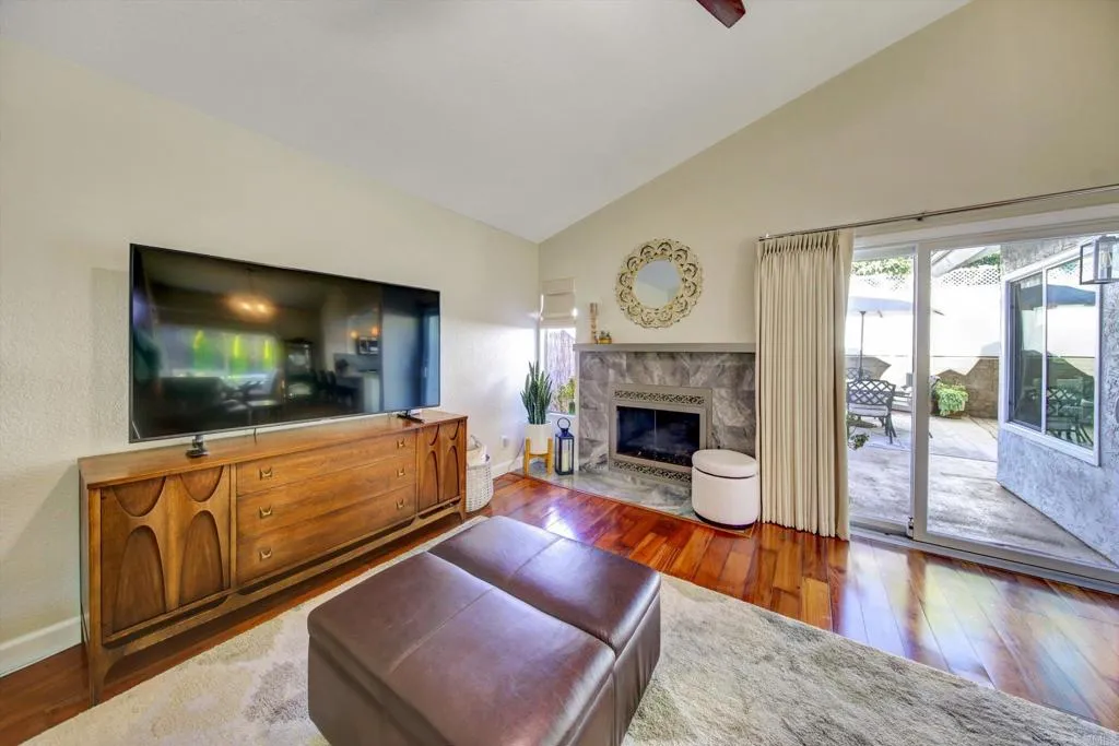 595 Hampshire Lane, Chula Vista, California 91911 home-pic-5